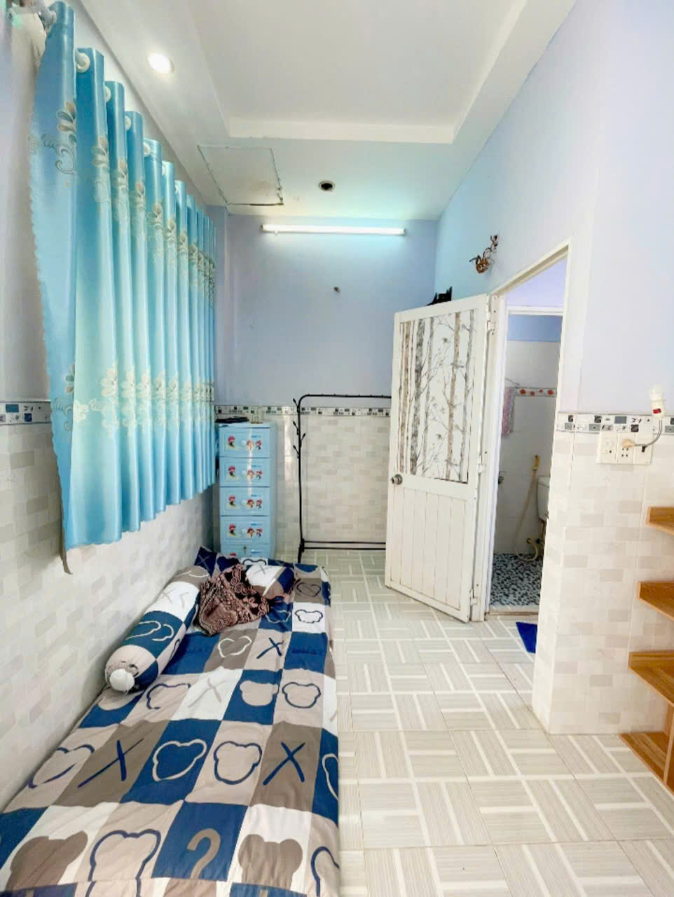 SIÊU VÍP ĐƯỜNG SỐ HẺM P4 Q4 <br><br>- NHÀ ĐẸP 3 TẤM BTCT HOÀN CÔNG <br><br>- KHÔNG QUY HOẠCH<br><br>CÓ 2 TỶ - Ảnh 1