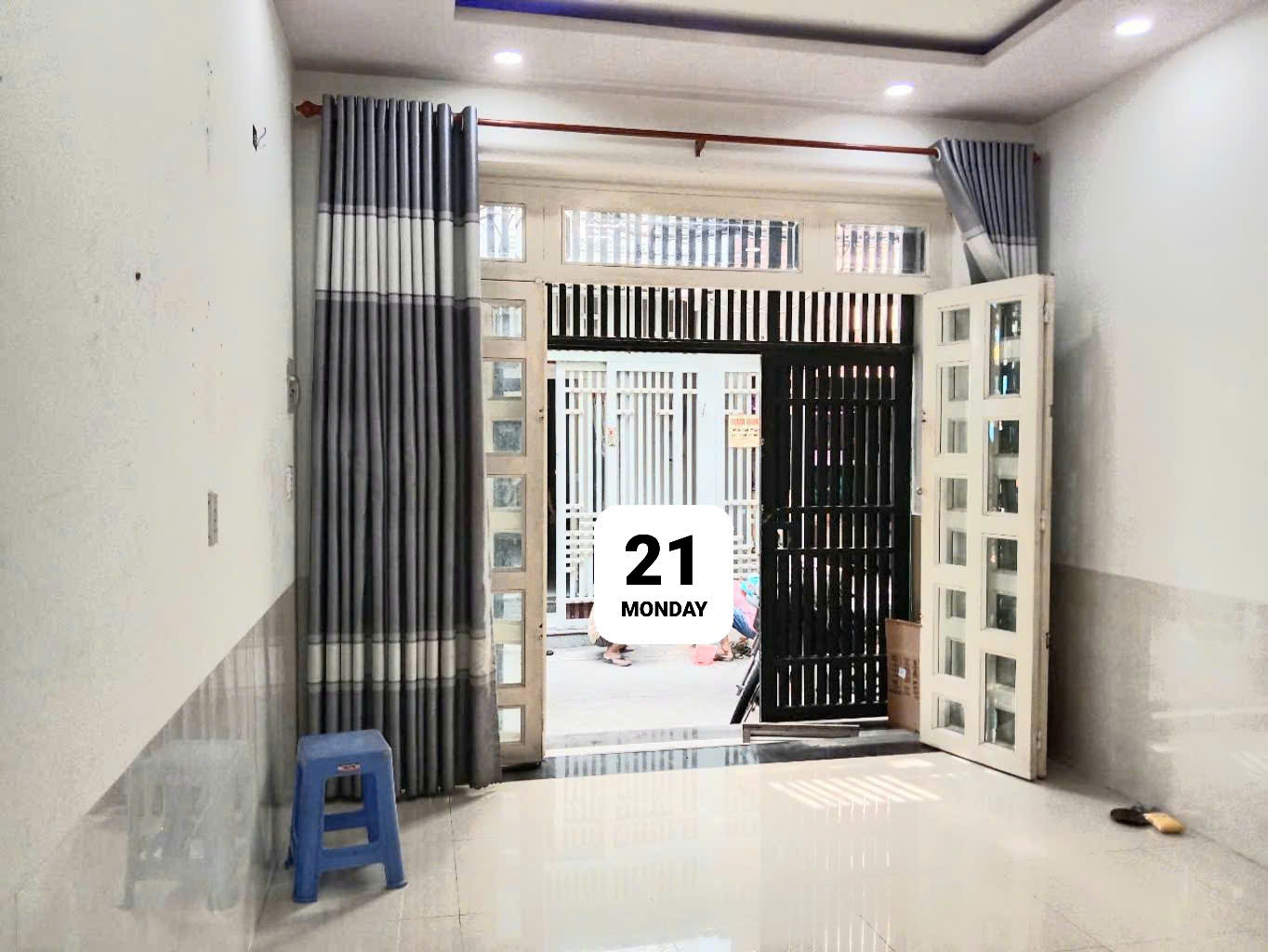 NHÀ MẶT TIỀN CÁCH ĐƯỜNG <br><br>XE HƠI 3 BƯỚC  TRUNG TÂM Q4 <br><br>KHÁNH HỘI  CÓ 4 TỶ - Ảnh chính