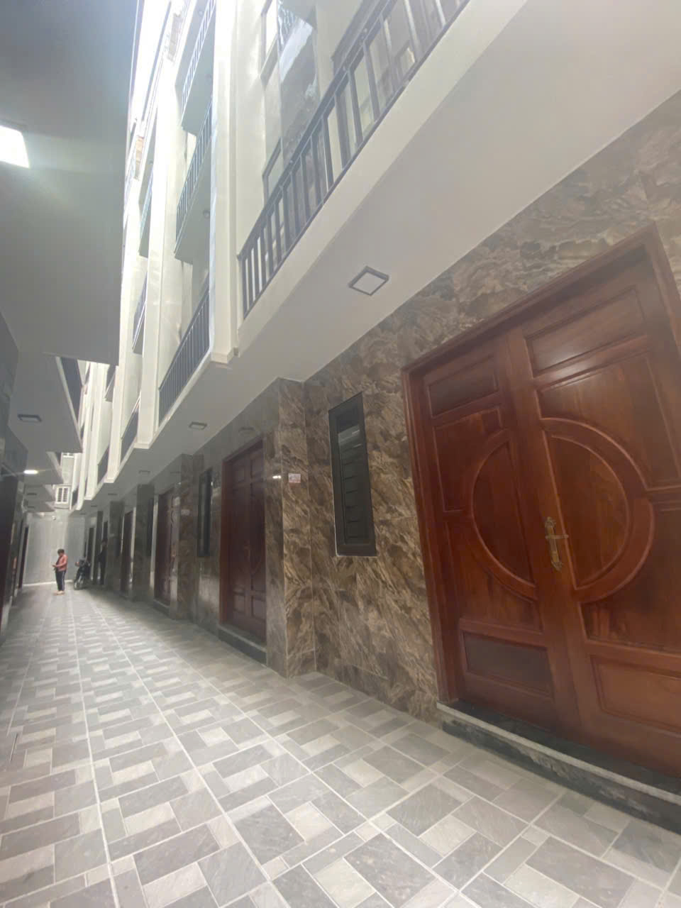 Bán nhà Ngọc Thụy, 30m2, ô tô lùi cổng 3.5m, nội thất cơ bản, giá đầu tư 6.98 tỷ - Ảnh chính