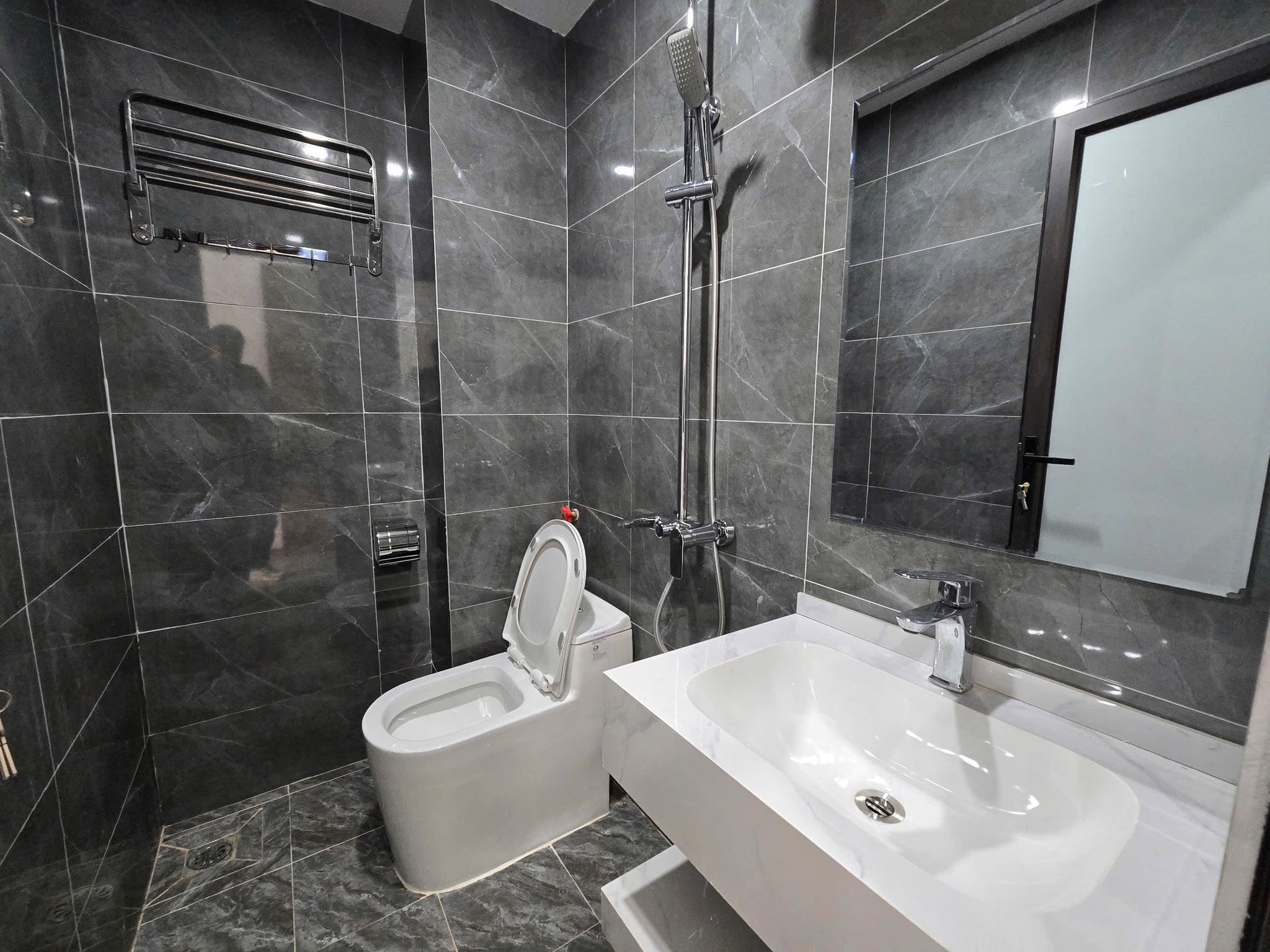Bán nhà ngõ Lạc Long Quân giá 8.6 tỷ, 33m2x6T, thang máy, ở luôn - Ảnh 5