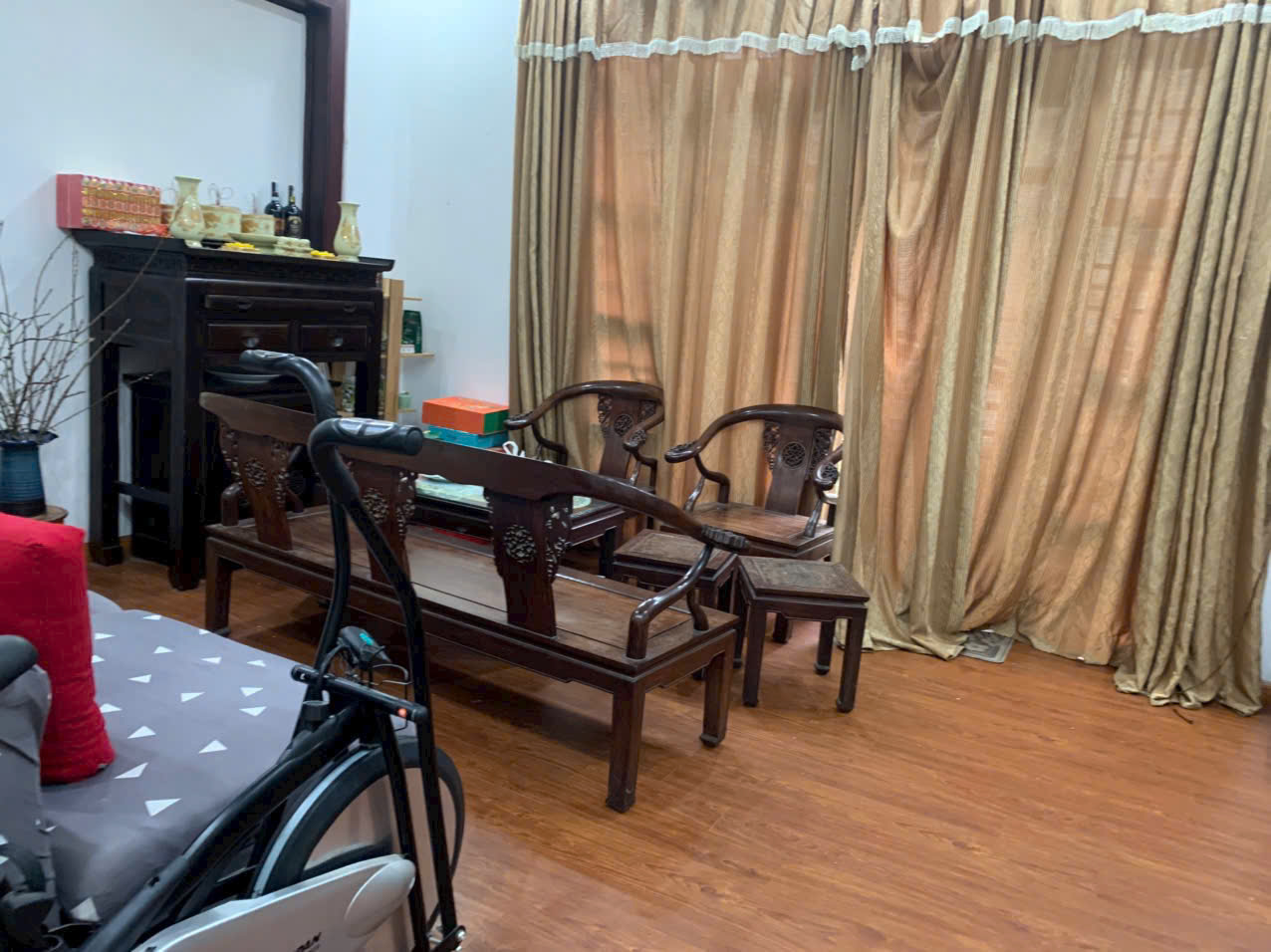 Cho thuê nhà phố Chùa Láng, Đống Đa, 45m2, 4T, lô góc, vỉa hè rộng. làm Vp cty, Spa... - Ảnh 4