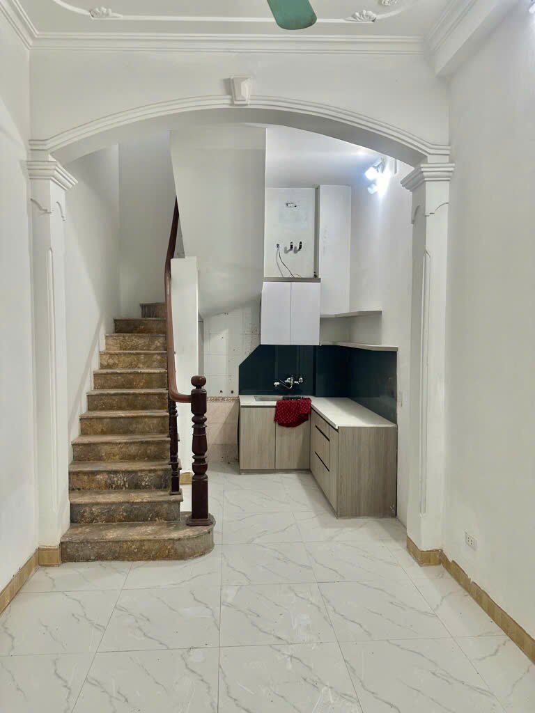 VĂN CHƯƠNG-CHỈ NHỈNH 5 TỶ-DT 27m x 5 TẦNG-DÂN XÂY-GẦN HỒ-30m Ô TÔ TRÁNH - Ảnh chính