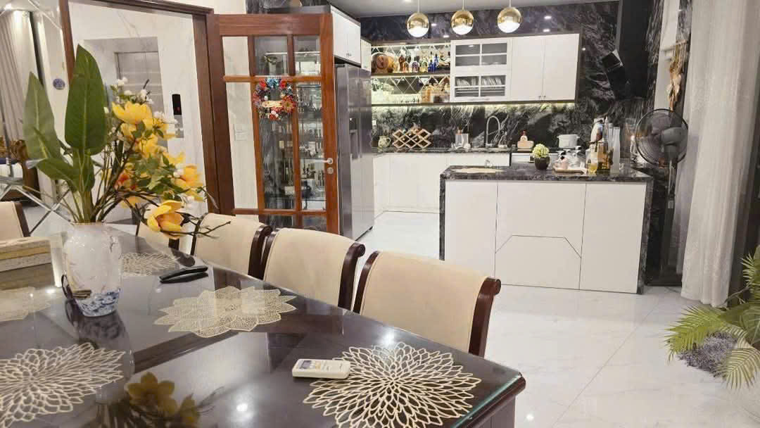 Bán nhà Nguyễn khánh Toàn cầu giấy hà nội. diện tích khủng 130m, mặt tiền 23mx8 tầng. giá siêu nét - Ảnh 1