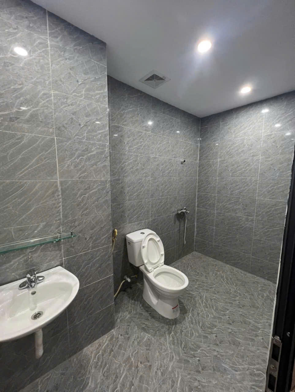 Cho thuê nhà liền kề Vĩnh Tuy - Hai Bà Trưng 56m x 5T giá 20tr, ô tô tải đỗ cửa, nhà đẹp - Ảnh 4