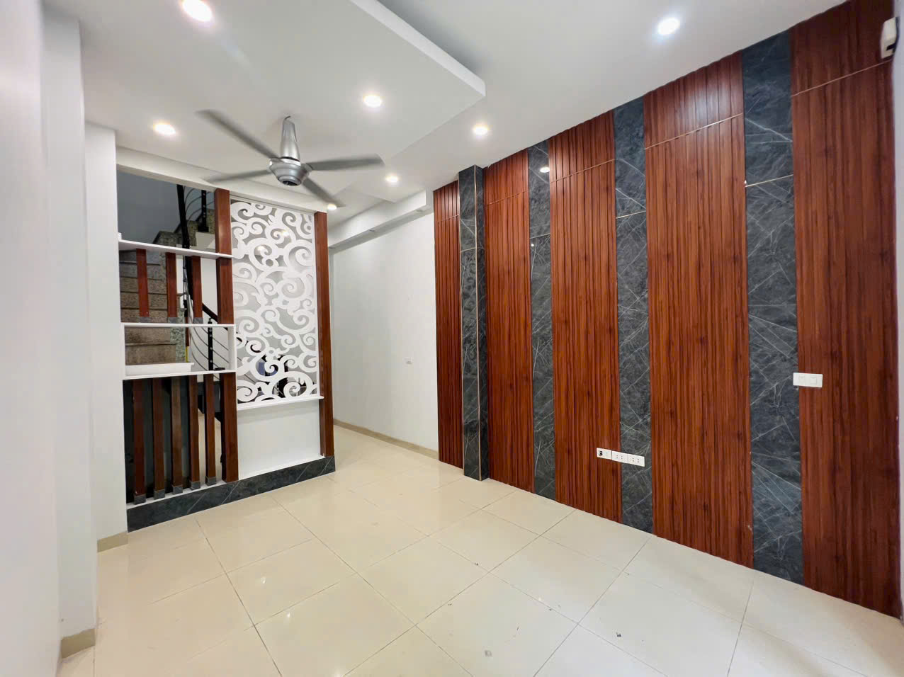 Bán Nhà riêng Phố Định Công Hạ - Hoàng Mai 35m x 4T giá 5.8 tỷ, dân xây, 3 thoáng - Ảnh chính