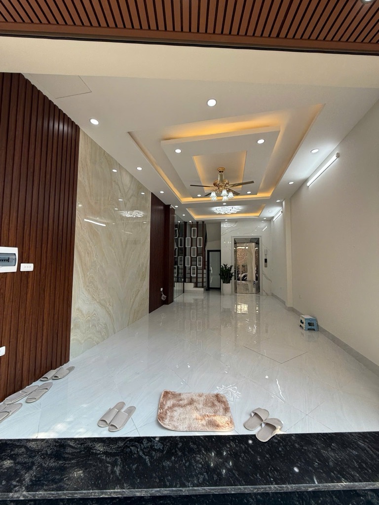 Bán nhà Tân Mai, Nguyễn Chính 5 tầng thang máy ngõ, thông, ô tô tránh 40m2 giá 10.9 tỷ - Ảnh 1
