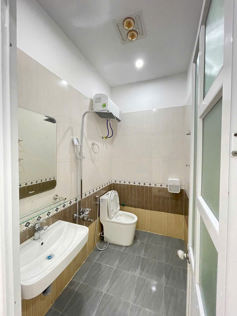 NHÀ ĐẸP - GIÁ TỐT Chỉ 2 tỷ 750 có ngay nhà 3,5 tầng ở 6B/517 Ngô Gia Tự, Hải An - Hải Phòng. - Ảnh 4