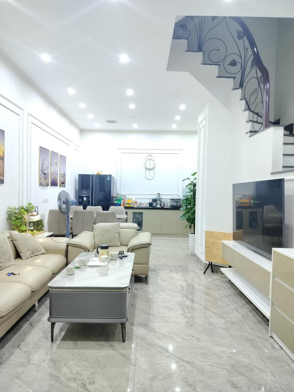 Văn Cao Nguyễn Đình Thi - 1 nhà ra phố, ô tô dừng đỗ, nhà đẹp ở ngay, mặt tiền 5m vuông đẹp, chỉ - Ảnh 1