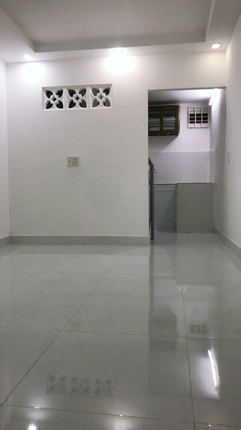 NHÀ NGAY NƠ TRANG LONG BÌNH THẠNH 2 TẦNG 2 PHÒNG NGỦ CHỈ NHỈNH 2 TỶ - SỔ HỒNG RIÊNG HOÀN CÔNG ĐỦ - Ảnh 2