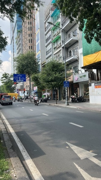 Vị trí siêu đẹp - MT Nguyễn Trãi, Quận 1 - 6.5x20m - 7 Tầng - HĐT 180 triệu - giá 55 tỷ - Ảnh chính