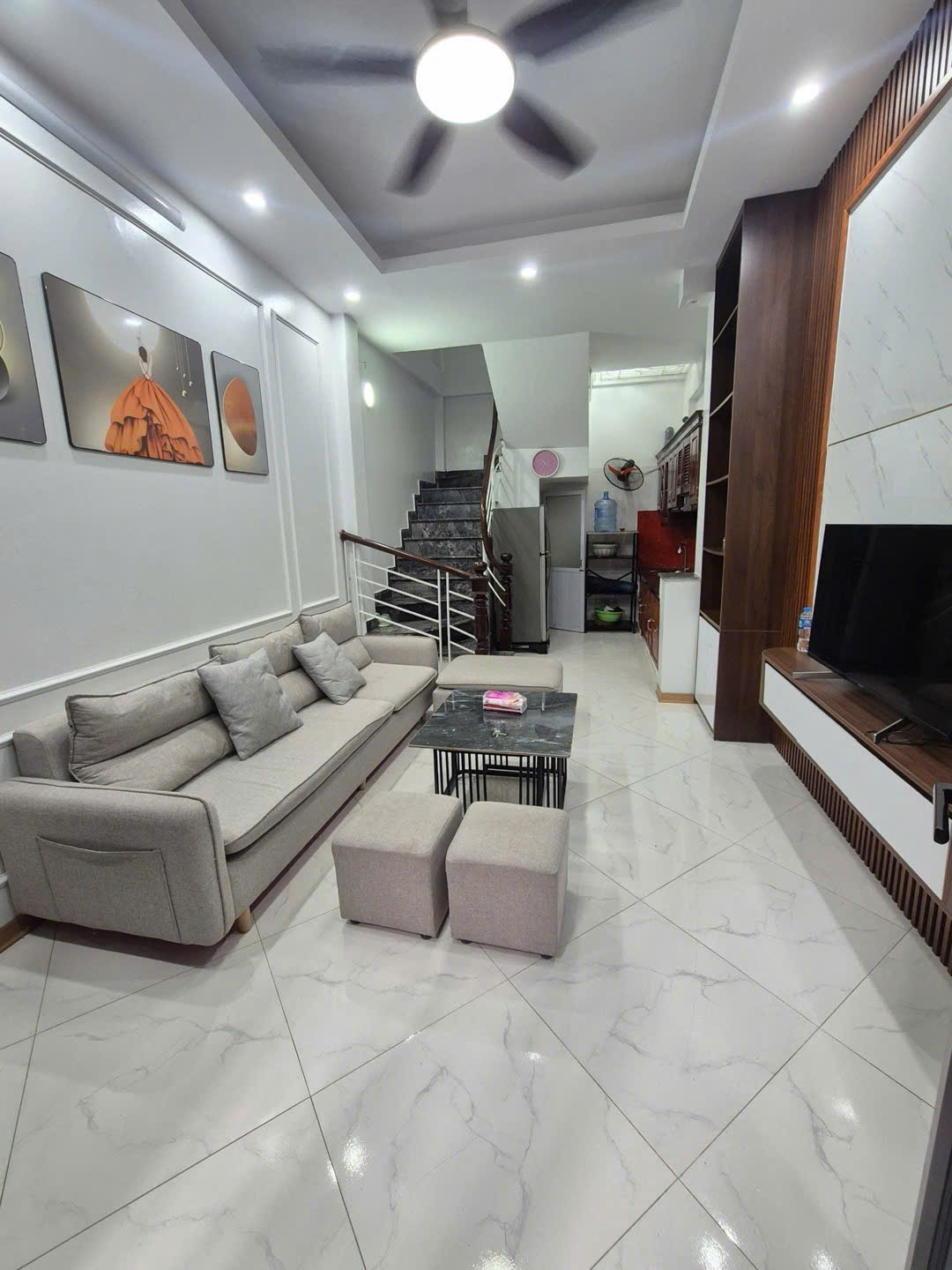 Bán Nhà Ngõ Rộng  Ở Ngay Ngã Tư Sở 5 tầng 3pn Chỉ 6,5 tỷ Thanh Xuân - Ảnh 1