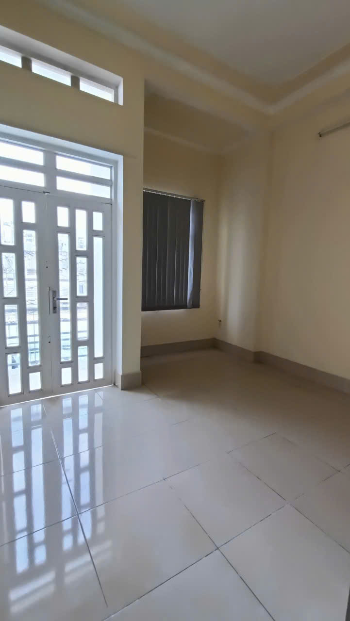 13. Cho thuê nhà trệt 2 lầu 7 triệu Đề Thám - Ảnh 4