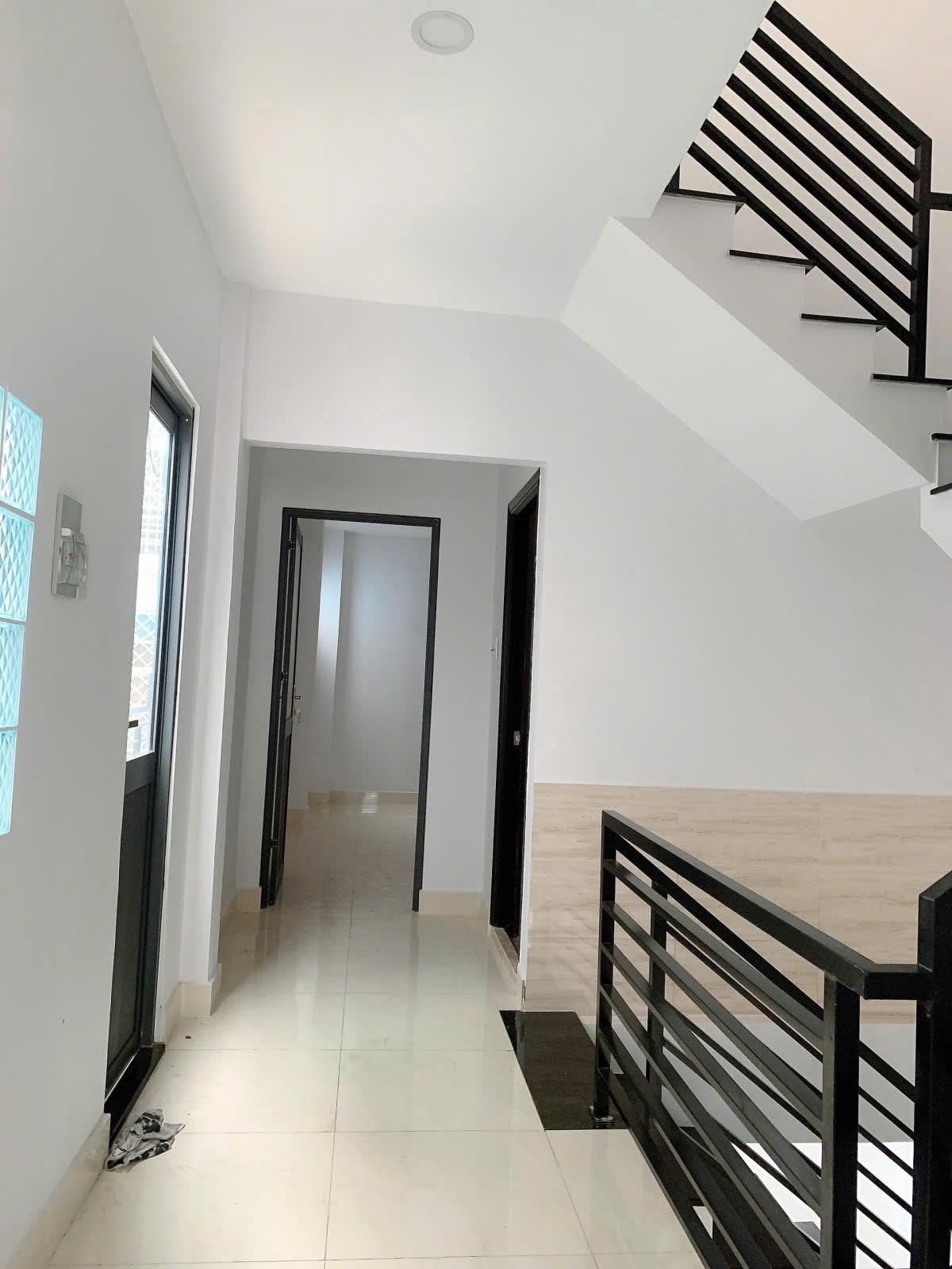 Tân Bình C12 nhà ga T3, 68m2 chỉ 6.x tỷ, 3 Tầng 4PN hẻm rộng xe hơi - Ảnh 4