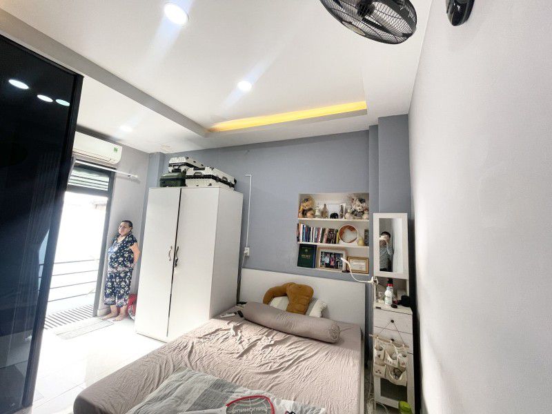 NHÀ BÌNH THẠNH - 2.7 TỶ - NHÀ 2 TẦNG XE HƠI ĐỖ CỔNG - NGAY CHỢ BÀ CHIỂU - GIÁP RANH QUẬN 1 - NHÀ - Ảnh chính