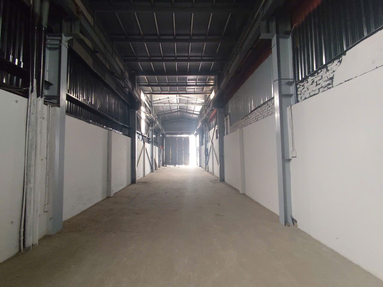 Nhà xưởng 2 tầng mặt đường Nguyễn Văn Linh, 196m, Giá 10.5 tỉ, gần AEON - Ảnh 1