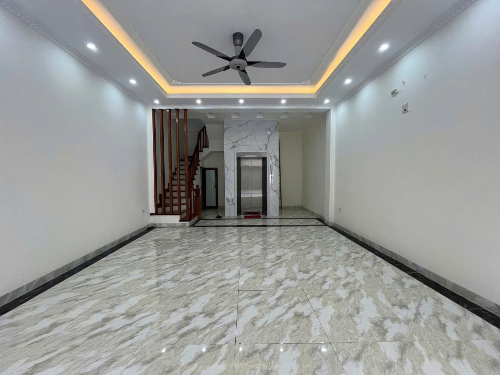 Bán gấp nhà phố Hoàng Minh Đạo, 78m, ngõ ô tô tránh, full nội thất, hơn 11 tỷ. - Ảnh 1