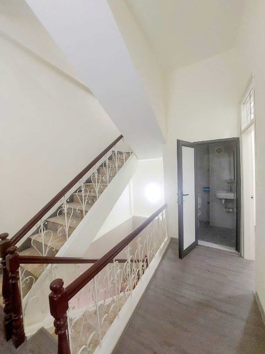 NHÀ DÂN XÂY, THOÁNG ĐẸP - 30M RA MẶT PHỐ HỒNG HÀ - HỘ KHẨU HOÀN KIẾM Hồng Hà 37m, 4T, MT 4.6m, giá - Ảnh chính
