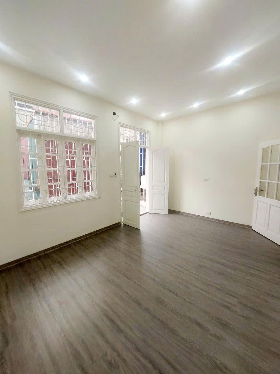 NHÀ DÂN XÂY, THOÁNG ĐẸP - 30M RA MẶT PHỐ HỒNG HÀ - HỘ KHẨU HOÀN KIẾM Hồng Hà 37m, 4T, MT 4.6m, giá - Ảnh 2