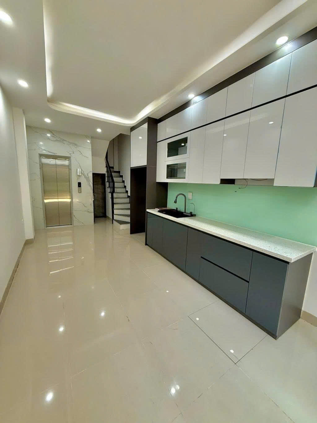Bán nhà Phố Hoàng Cầu, Nhà Đẹp Thang Máy, Ngõ Thoáng Ba Gác, 43mx5T, Giá: 8.5 Tỷ, Lh: 0396935190. - Ảnh 1