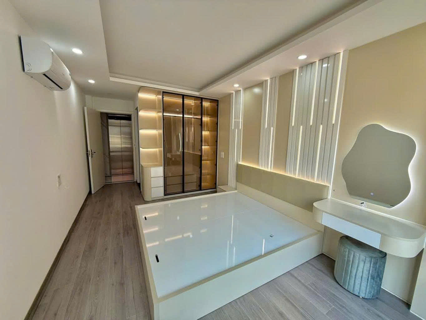 Bán nhà Phố Hoàng Cầu, Nhà Đẹp Thang Máy, Ngõ Thoáng Ba Gác, 43mx5T, Giá: 8.5 Tỷ, Lh: 0396935190. - Ảnh 2