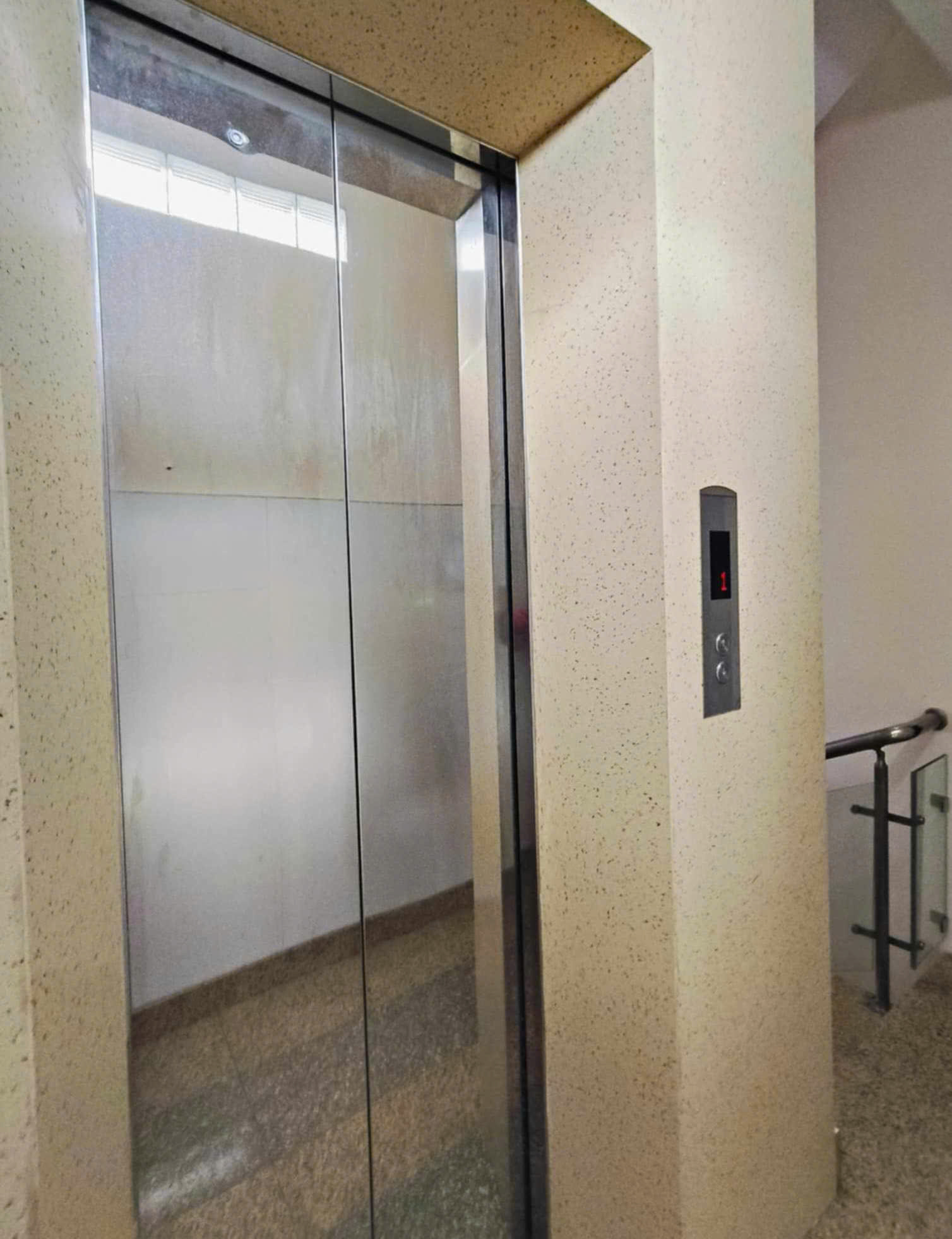 BÁN NHÀ 6 TẦNG MẶT TIỀN CAO LỖ, QUẬN 8 – XE HƠI VÀO TẬN NHÀ – CHỈ NHỈNH 13 TỶ - Ảnh 2