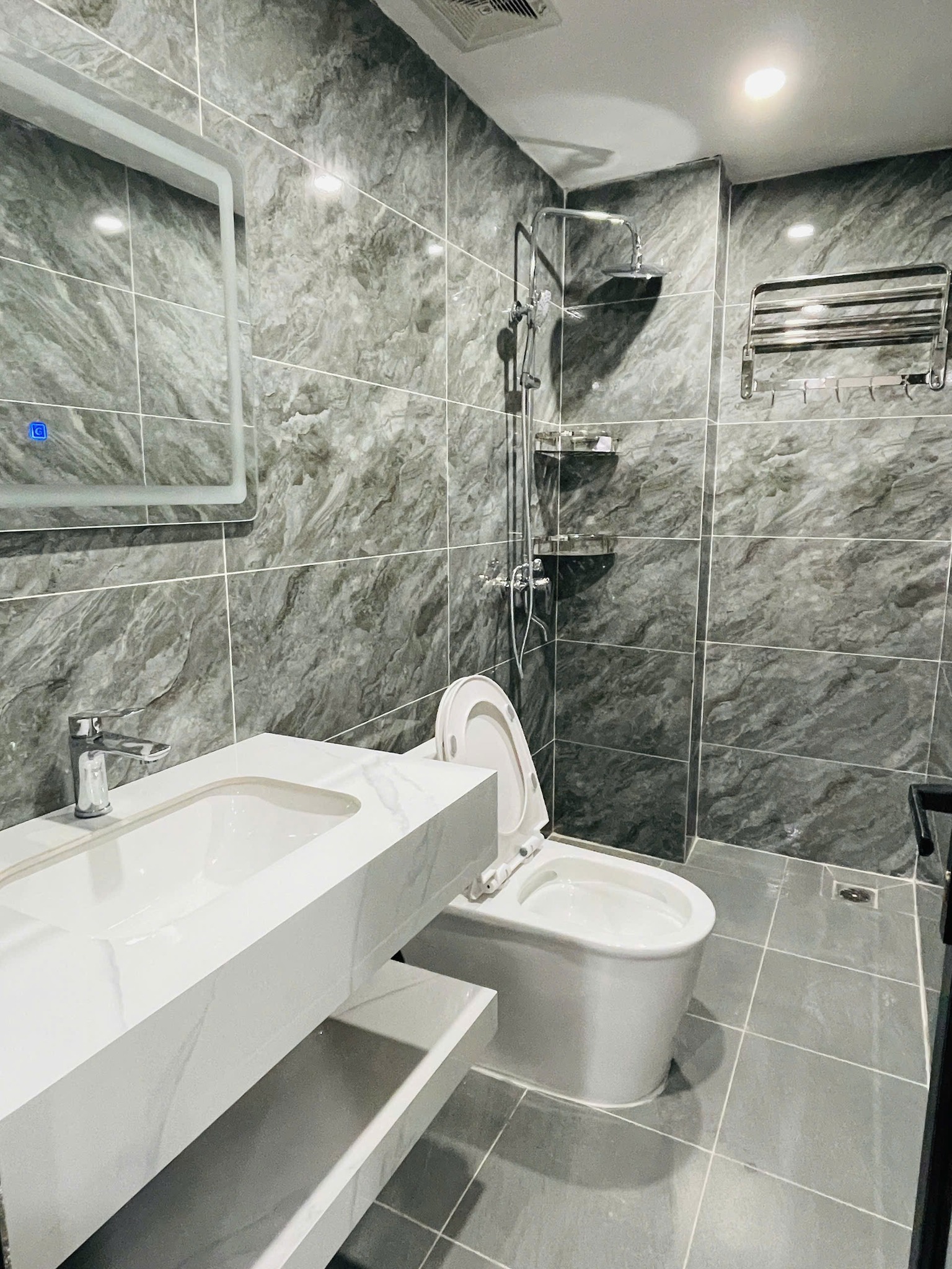 NHÀ ĐẸP, NGÕ 173 HOÀNG HOA THÁM, BA ĐÌNH:38M X6T, MT 4,7M, GIÁ 8,7 TỶ - Ảnh 2