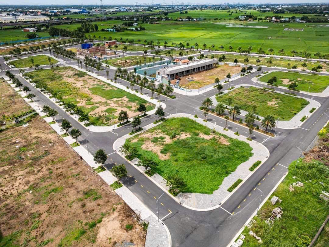 Bán đất nền ngay mặt tiền vị trí đẹp tại long an - Ảnh chính