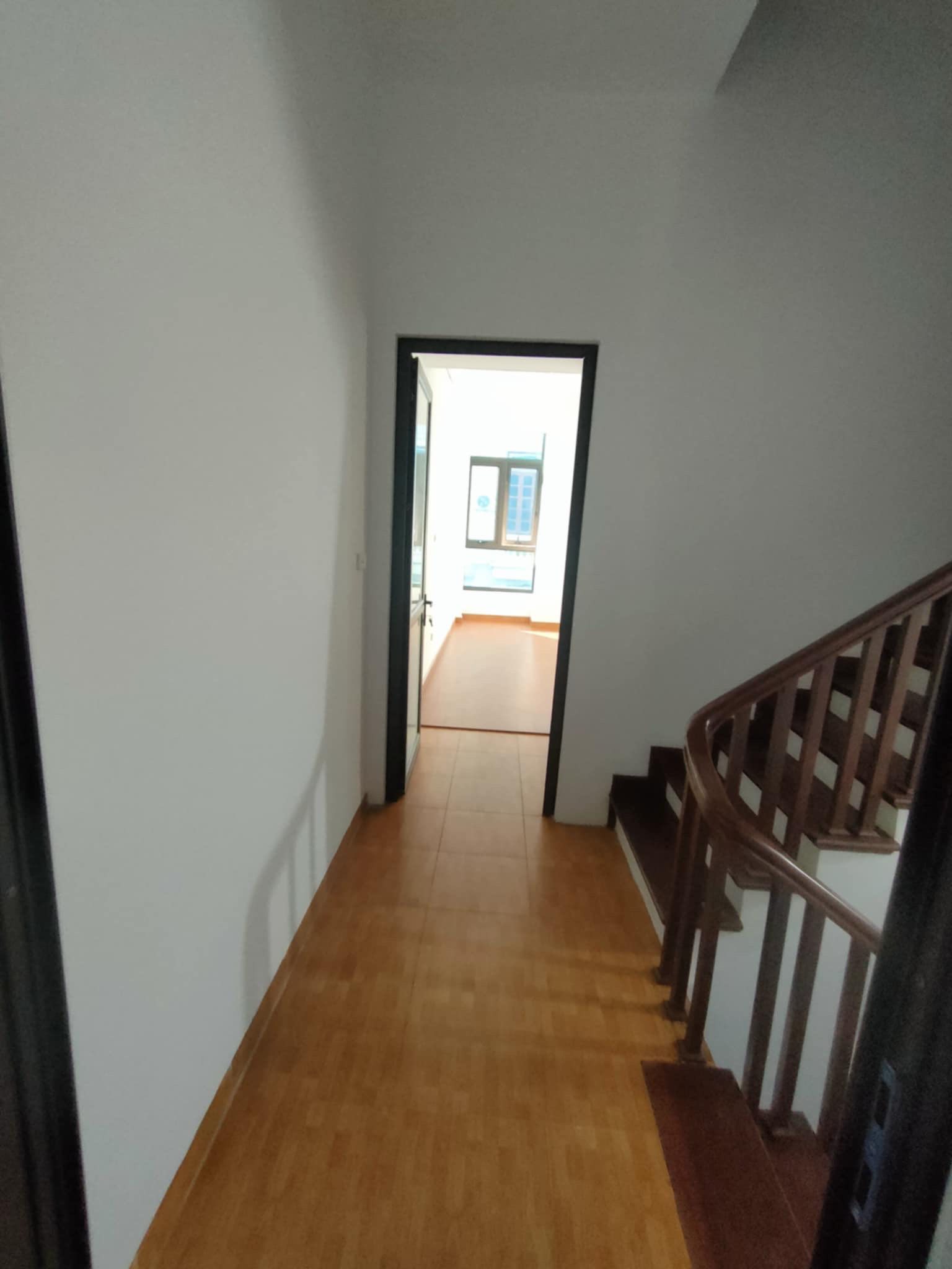 Bán nhà Lạc Long Quân, DT 50m x 5 tầng,ngõ ô tô, dân trí cao - Ảnh chính