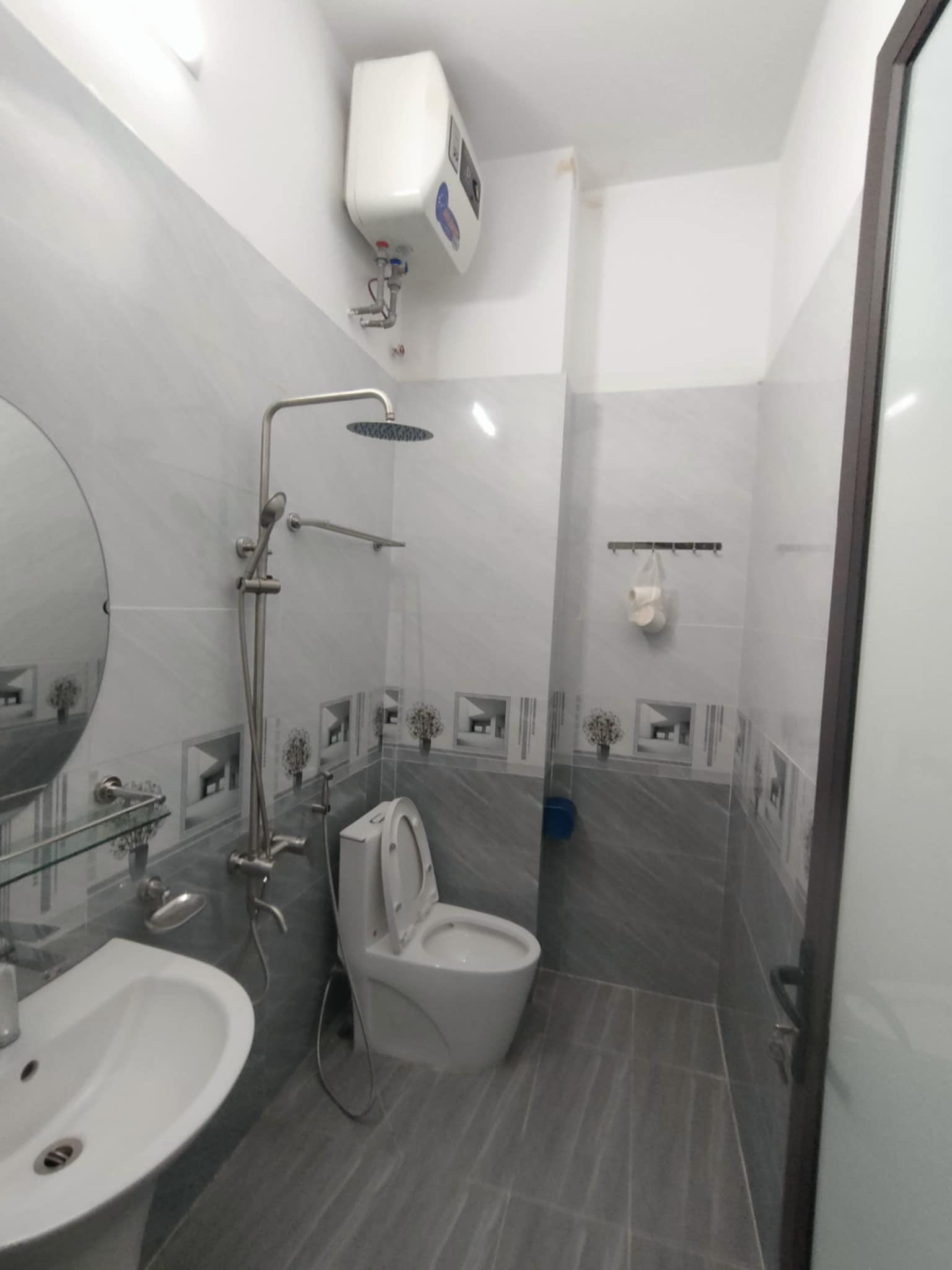 Bán nhà Lạc Long Quân, DT 50m x 5 tầng,ngõ ô tô, dân trí cao - Ảnh 1