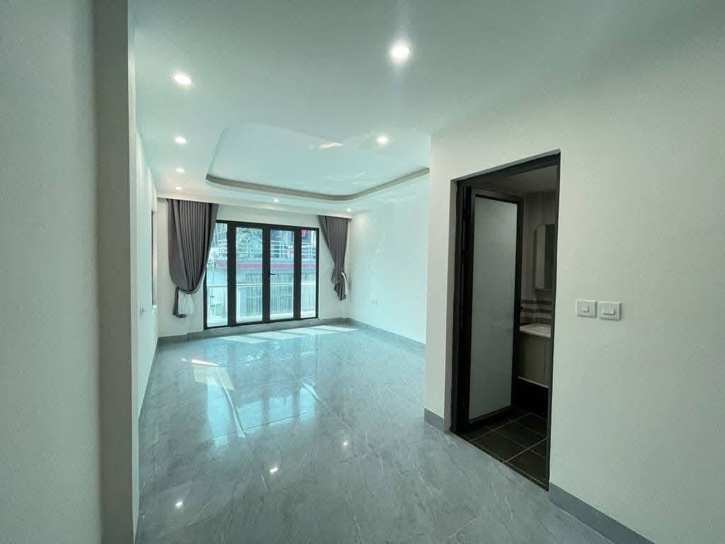 NHÀ ĐẸP LONG BIÊN – 7 TẦNG THANG MÁY – 3 MẶT THOÁNG – GARA Ô TÔ – NGÕ THÔNG SIÊU HIẾM - Ảnh 2
