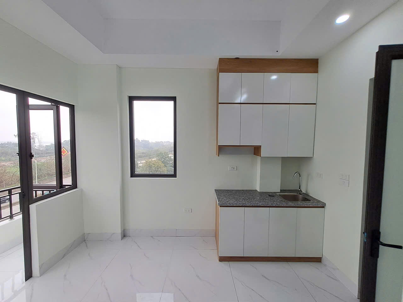 Chính chủ cho thuê phòng CCMN full đồ có gác xép tại Tân Xuân - An Dương Vương. - Ảnh 2