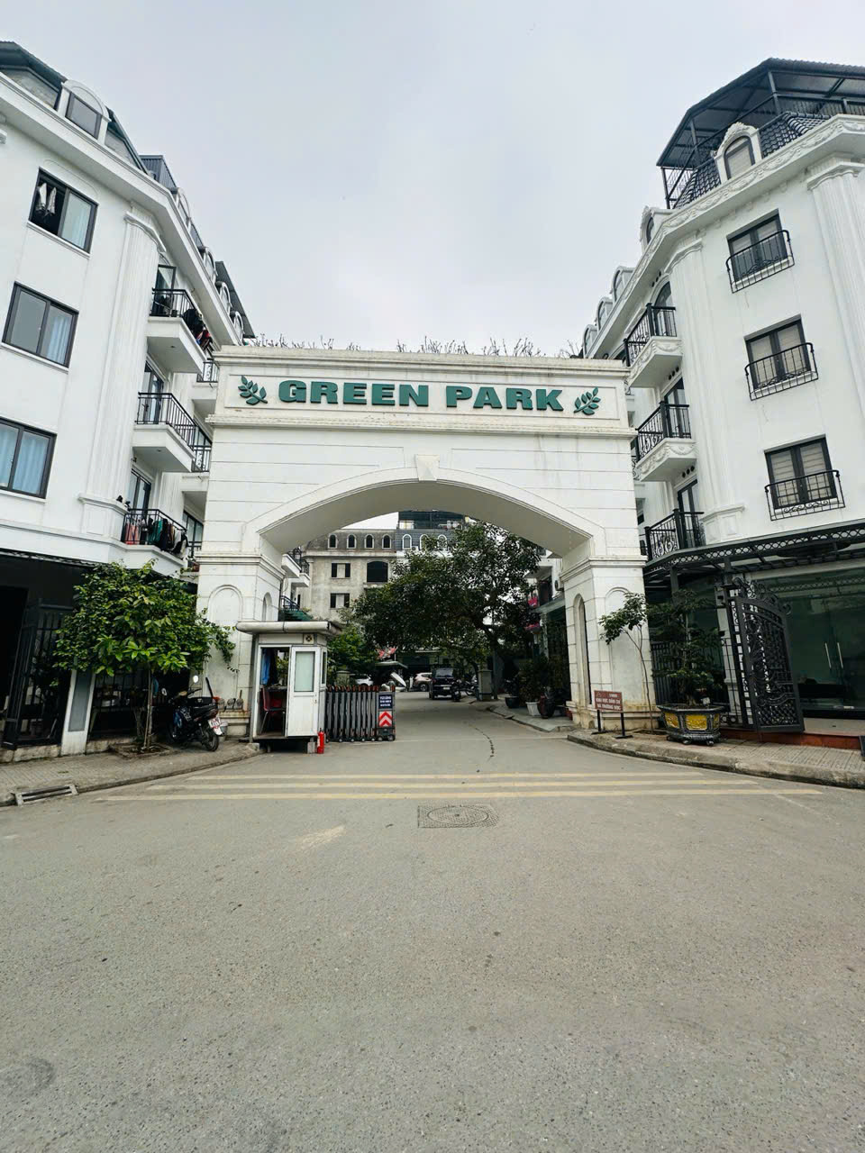 BÁN BIỆT THỰ LIỀN KỀ GREEN PARK 319 VĨNH HƯNG  121M2, 5 TẦNG, MẶT TIỀN 10M  GIÁ CHỈ 24.8 TỶ - Ảnh chính