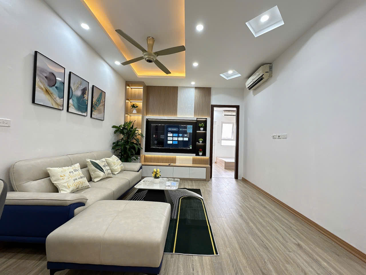 Căn hộ chung cư VP6 bán đảo Linh Đàm, quận Hoàng Mai, 62m2, 2 ngủ, full nội thất, view hồ, giá chỉ - Ảnh 1