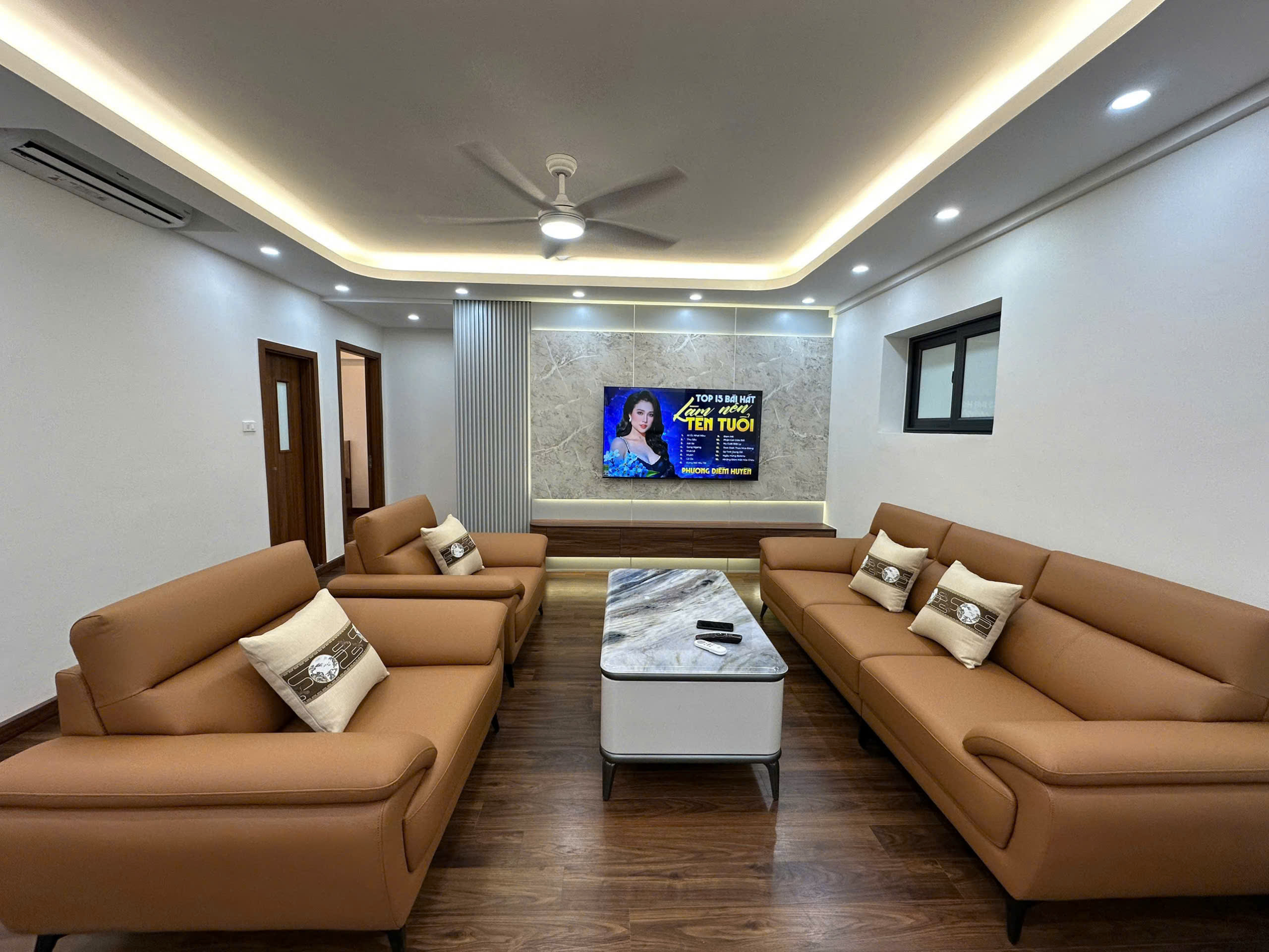Bán căn hộ 3 ngủ 2 WC KĐT Mỹ ĐÌnh 2, giao thông thuận lợi, ngắm pháo hoa SVĐ Mỹ Đình, nội thất mới - Ảnh 1