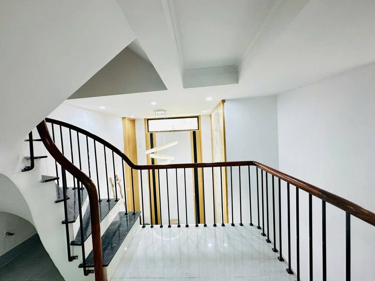 Bán Nhà Ngõ Quỳnh. Hai Bà Trưng. DT 33m2. MT 5,5m. 5 Tầng. Giá 6,32 Tỷ. - Ảnh 1