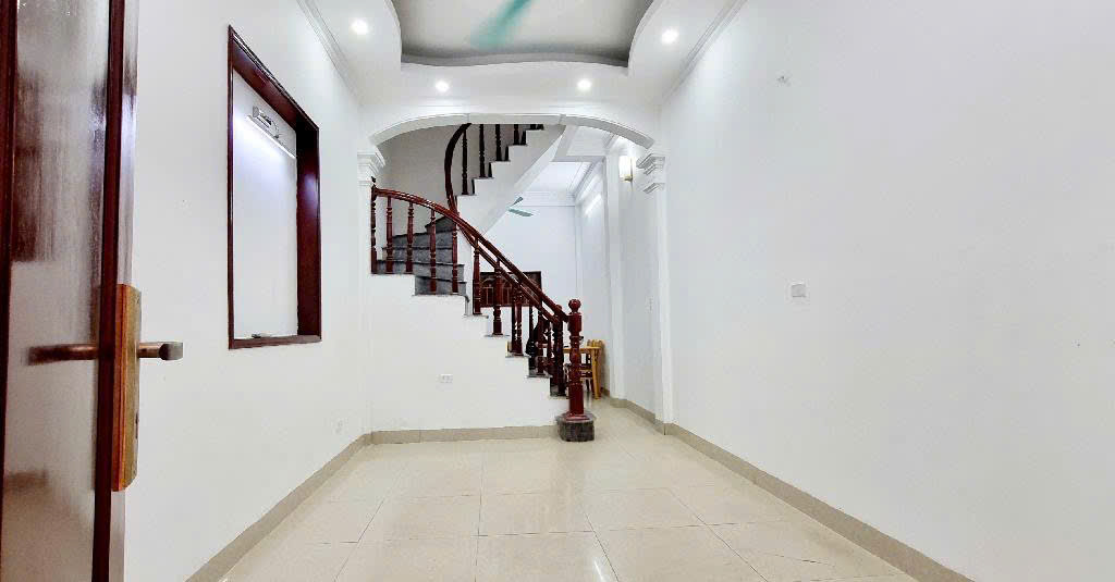 Nhà ĐẸP dân xây, ô tô đỗ cửa, ngõ thông ô tô tránh, 30m2, 4 tầng, giá 6 tỷ 900 triệu, tại Kim - Ảnh 1