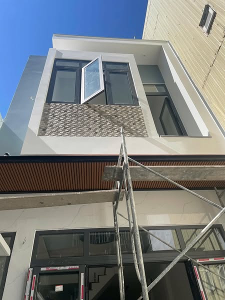 BÁN NHÀ HẺM CẠN PHAN BỘI CHÂU – NHÀ ĐẸP ĐANG HOÀN THIỆN<br>GẦN BIỂN - TRUNG TÂM THƯƠNG MẠI AN PHÚ - Ảnh chính