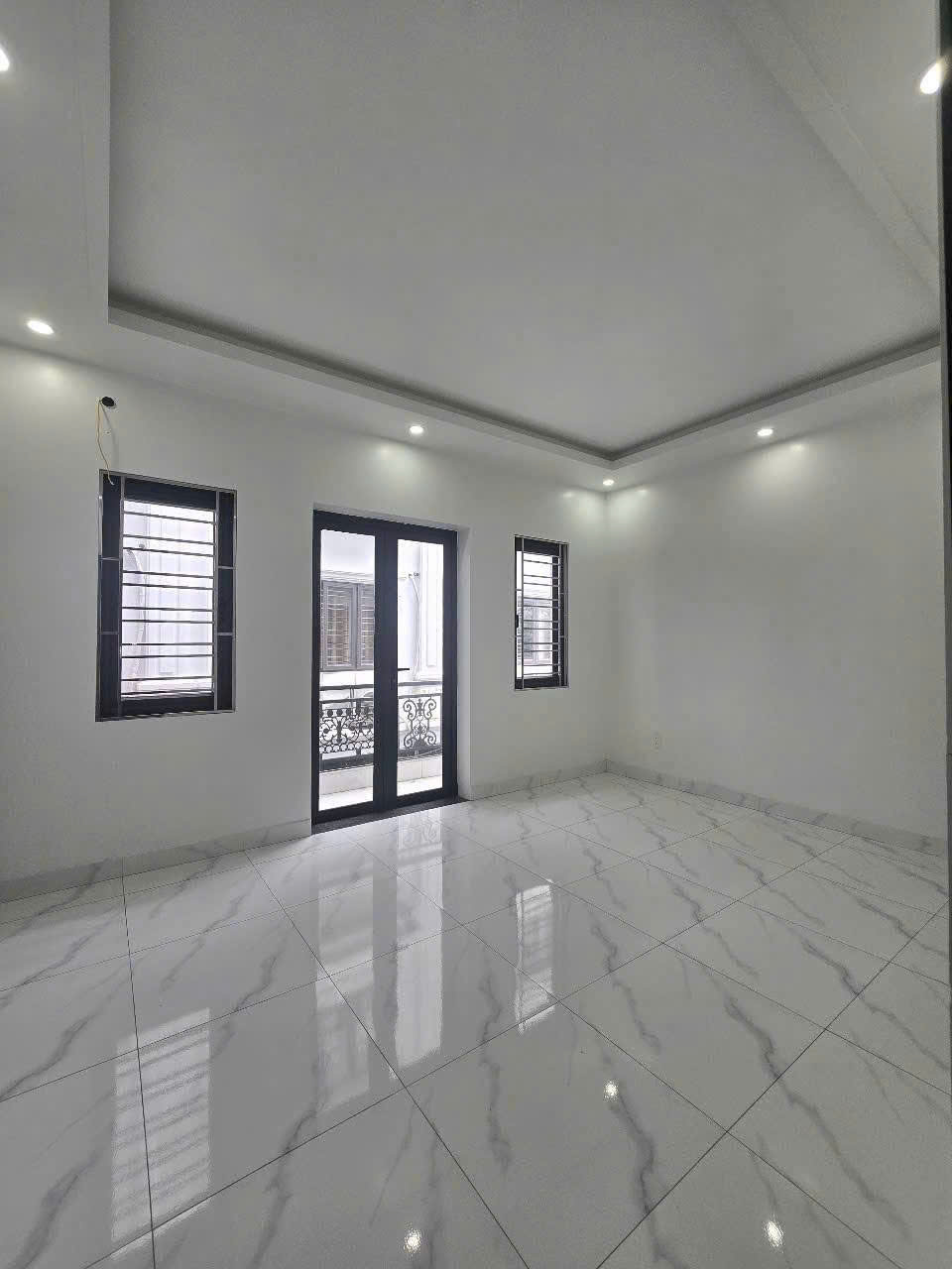 Nhà 3 tầng - Oto đỗ cửa - gần trục chính - trung tâm Đồng Hoà - Chỉ hơn 2 tỷ - Ảnh 5