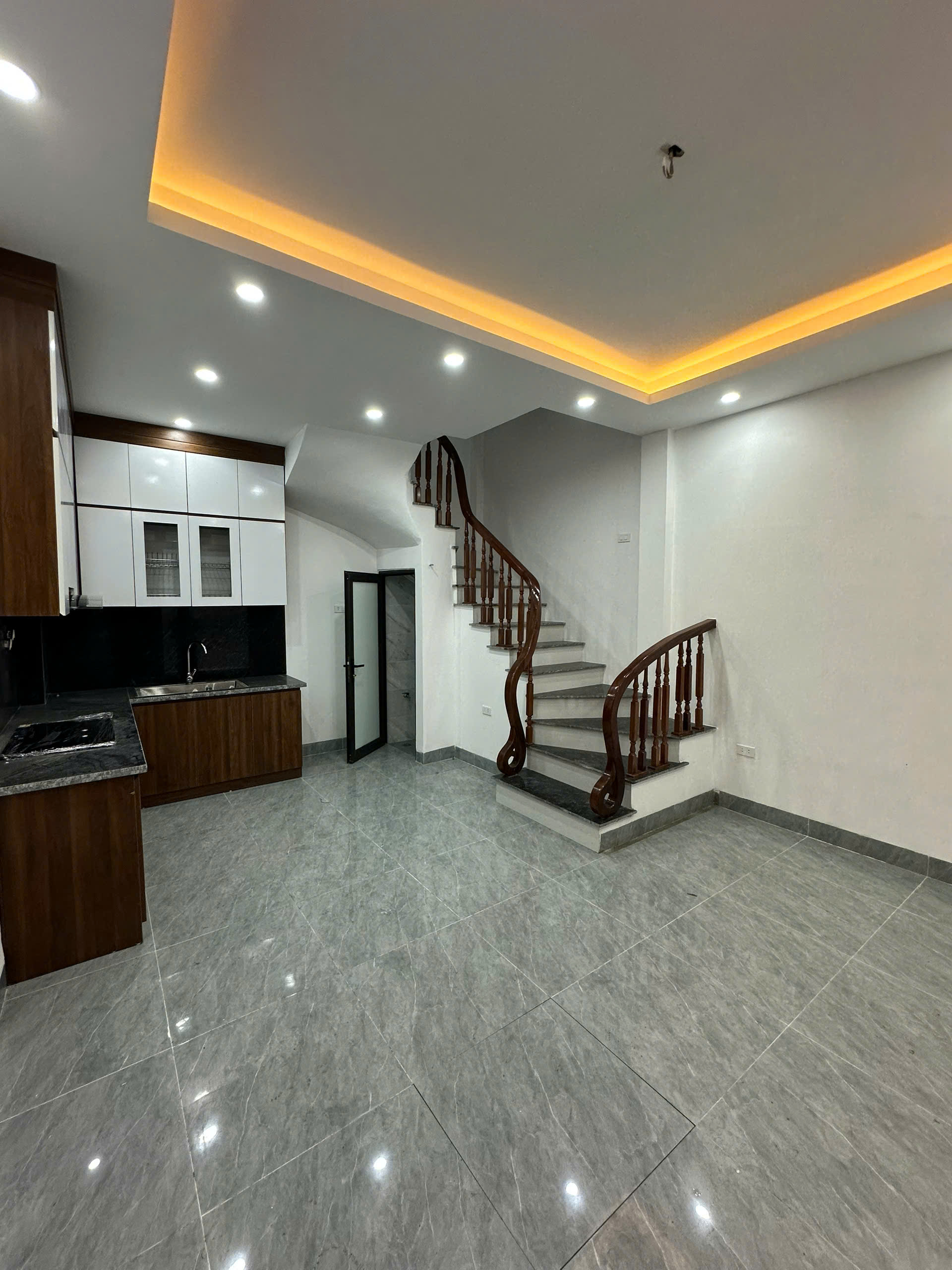 Bán Nhà Thanh Am - Long Biên  DT 40m2 x 5 Tầng x MT 4,3m  Nở Hậu, , ÔTô Đỗ Cổng, Tiện Ích Xung Quanh - Ảnh chính