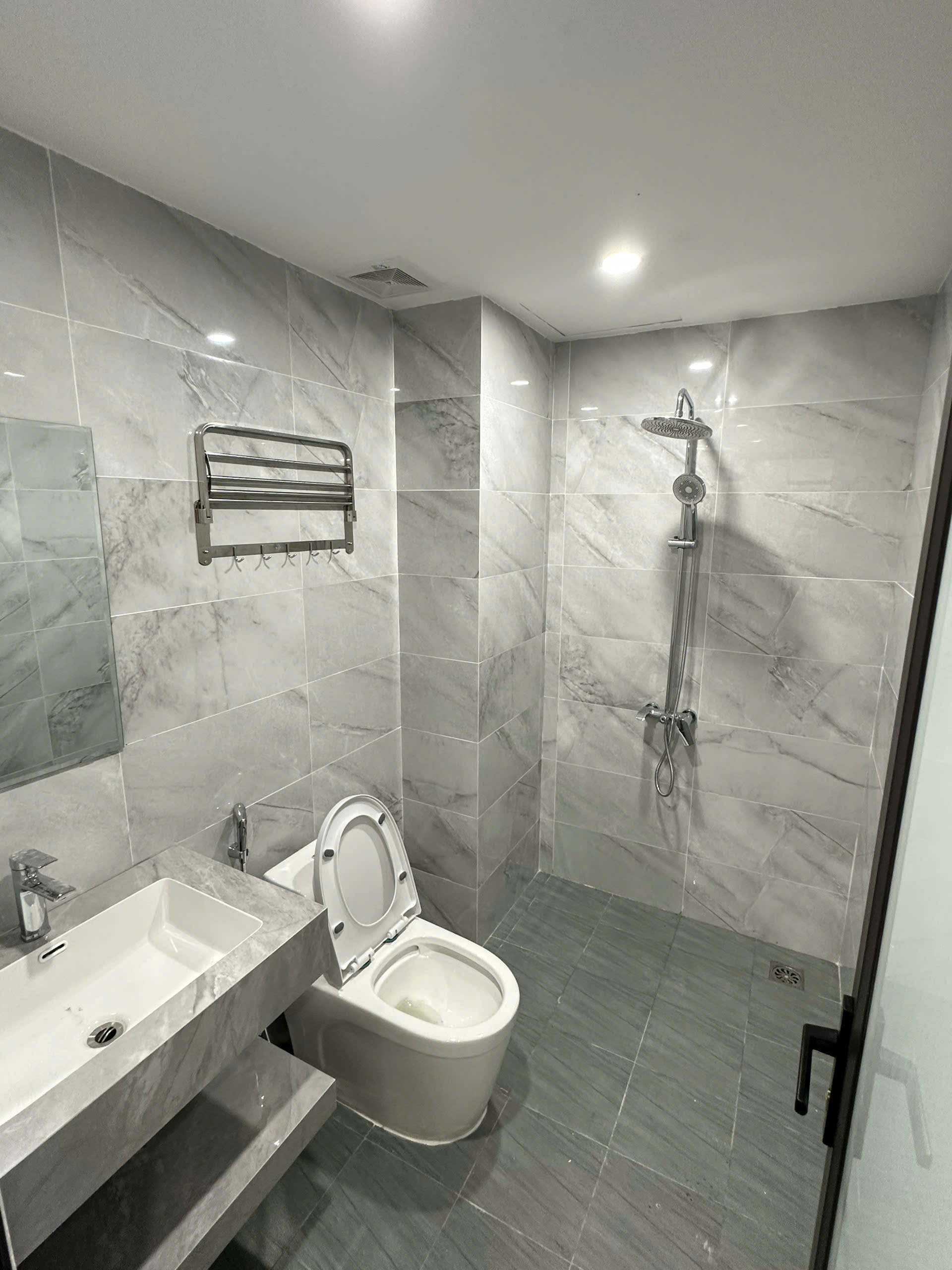 Bán Nhà Thanh Am - Long Biên  DT 40m2 x 5 Tầng x MT 4,3m  Nở Hậu, , ÔTô Đỗ Cổng, Tiện Ích Xung Quanh - Ảnh 3