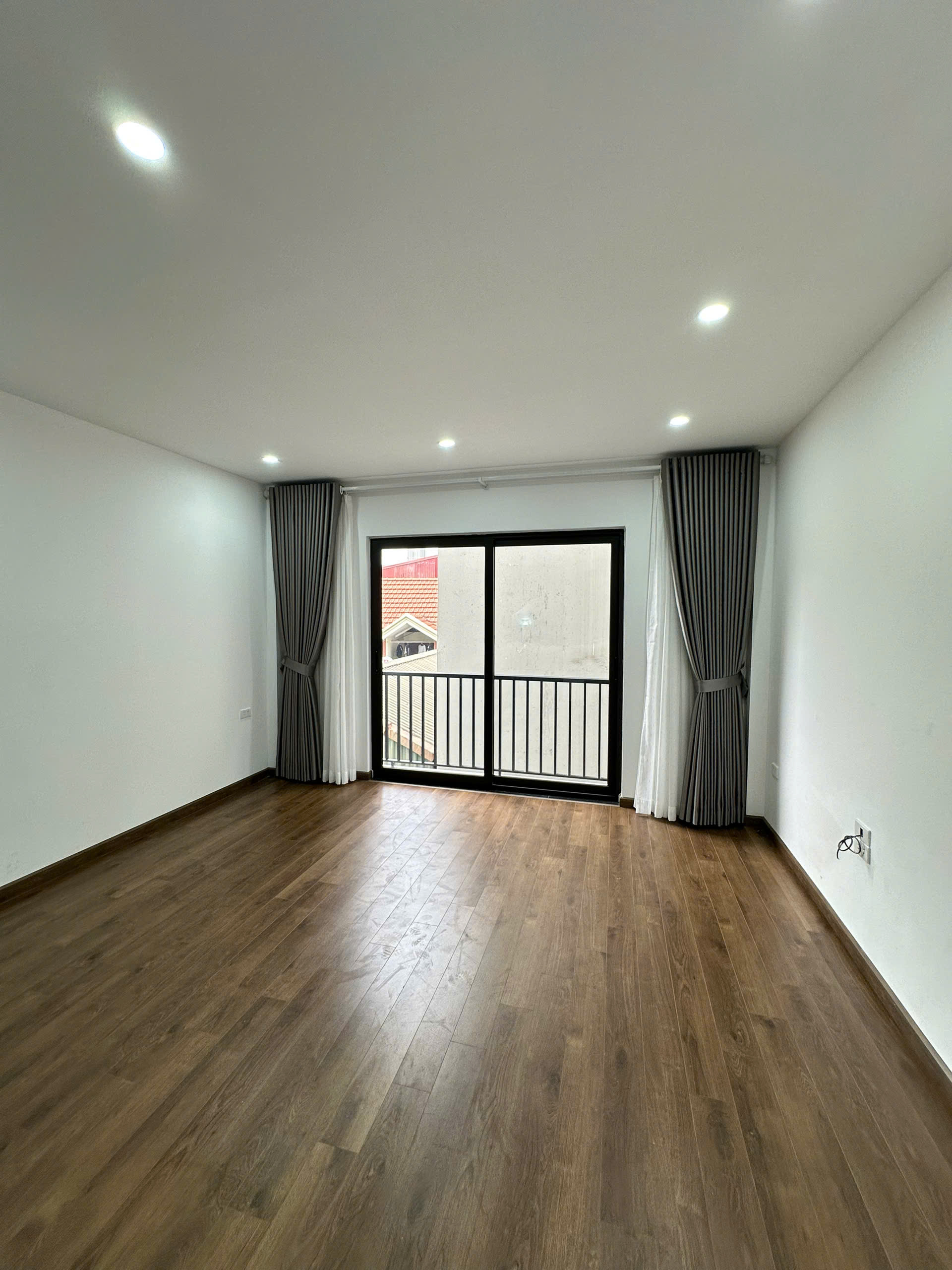 Bán Nhà Thanh Am - Long Biên  DT 40m2 x 5 Tầng x MT 4,3m  Nở Hậu, , ÔTô Đỗ Cổng, Tiện Ích Xung Quanh - Ảnh 2