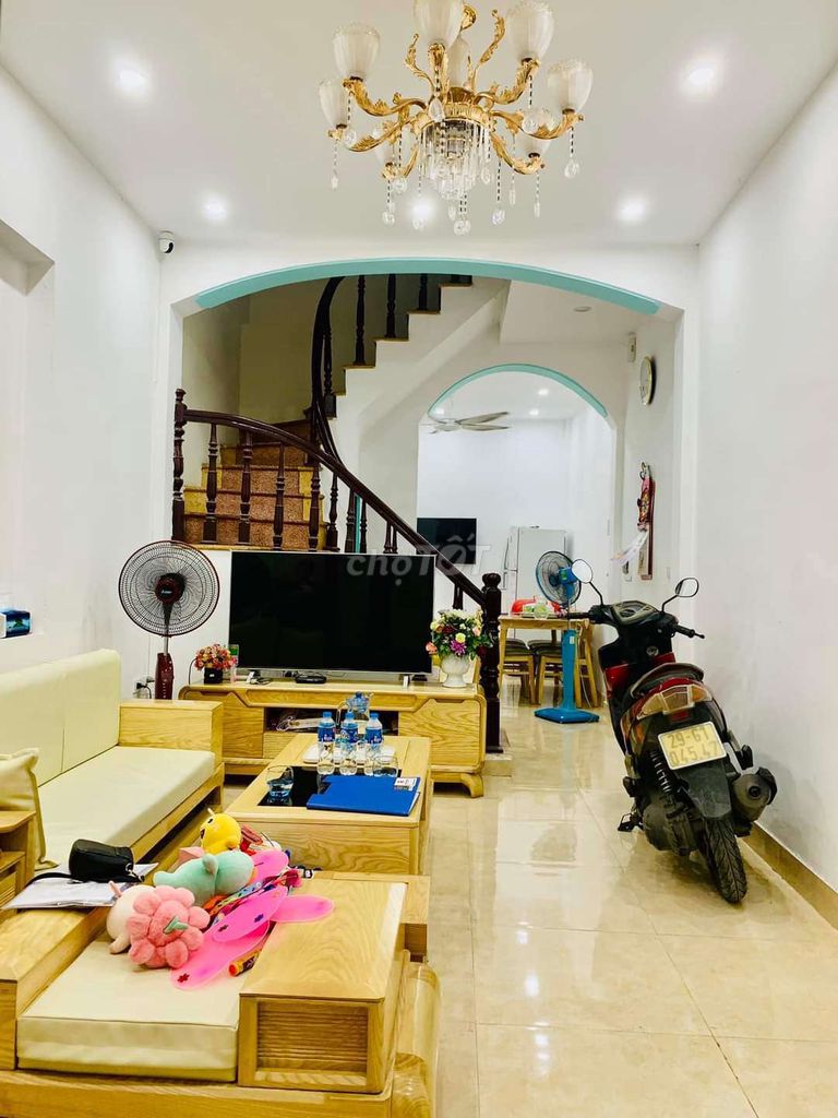 Cho thuê nhà nguyên căn 4 tầng tại ngõ 25 Phố Bằng Liệt, Hoàng Mai, diện tích sd 136m, 4 phòng ngủ - Ảnh chính