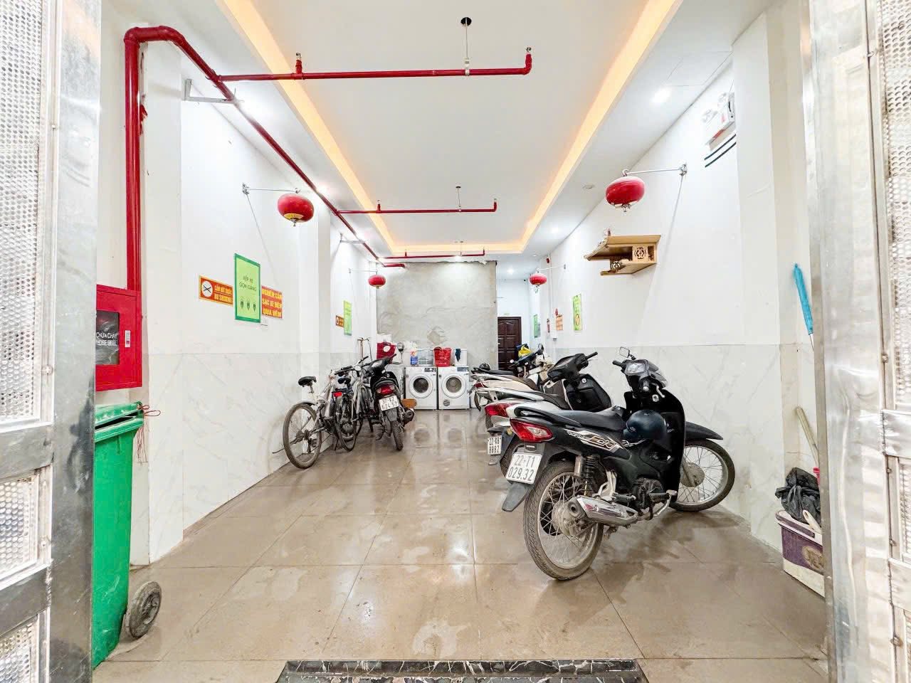 TÒA NHÀ DỊCH VỤ ĐƯỜNG LÁNG - 13 PHÒNG KHÉP KÍN, DOANH THU 70TR/1 THÁNG - GIÁ 15 TỶ - Ảnh chính