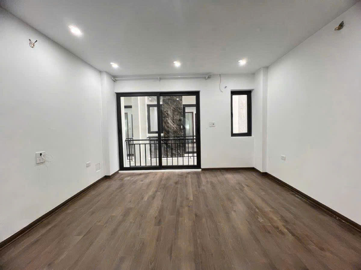 NHÀ MỚI NGỌC THỤY 30M2 - Ô TÔ LÙI CỔNG 3.5m - NỘI THẤT CƠ BẢN - GIÁ TỐT 6.98 TỶ - Ảnh 1