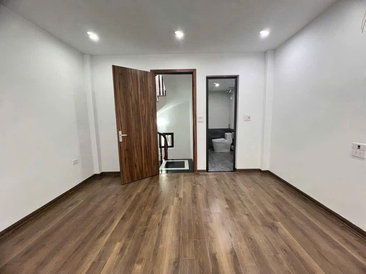 NHÀ MỚI NGỌC THỤY 30M2 - Ô TÔ LÙI CỔNG 3.5m - NỘI THẤT CƠ BẢN - GIÁ TỐT 6.98 TỶ - Ảnh 3
