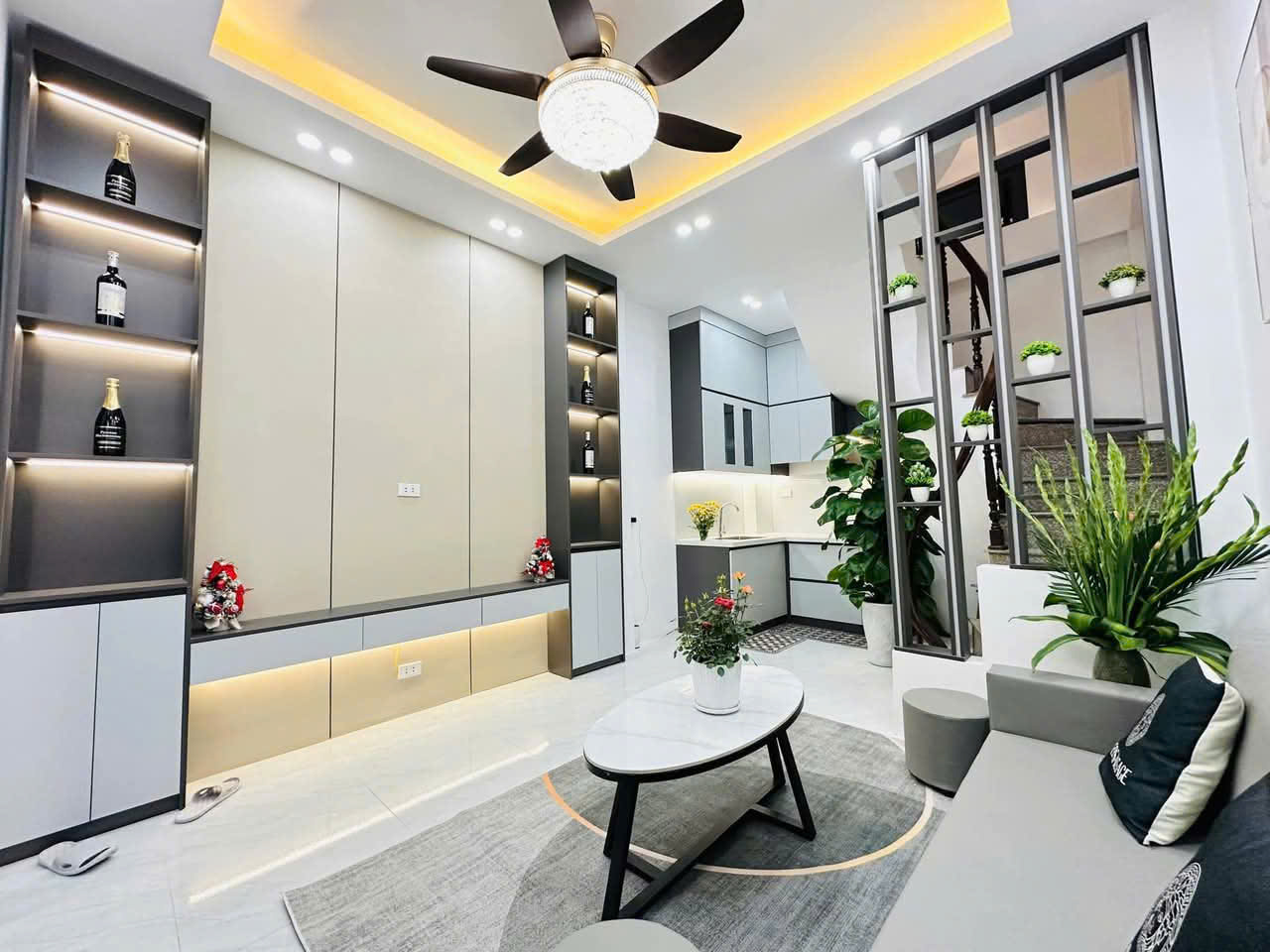 Ngã tư Nguyễn Chí Thanh và Láng -  Đống Đa - Ô tô vào nhà - nhà mới xịn - 40m - 6T - 14 tỉ - Ảnh 1
