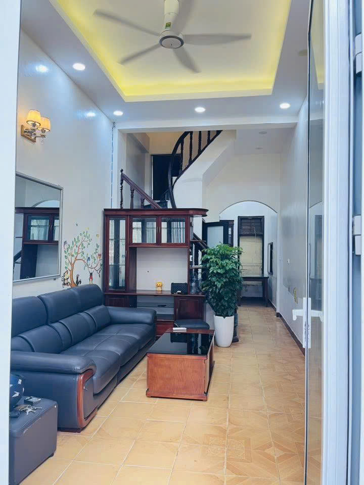 Cần cho thuê nhà riêng ngõ 161 Thịnh Quang, Đống Đa 45m x 4T, 4 ngủ giá 15tr, nhà đẹp - Ảnh chính