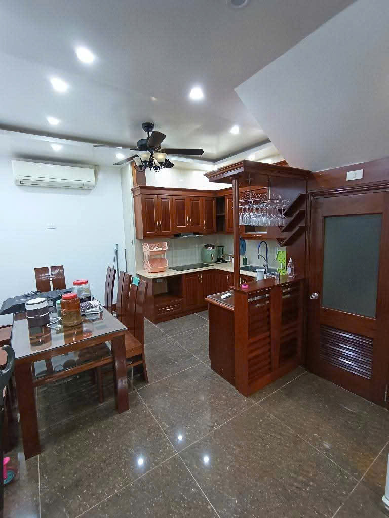Nhà phân lô - Cầu Giấy - Ô tô - Thang máy - Kinh doanh - 40m - 5 Tầng - 12 tỉ. - Ảnh 2