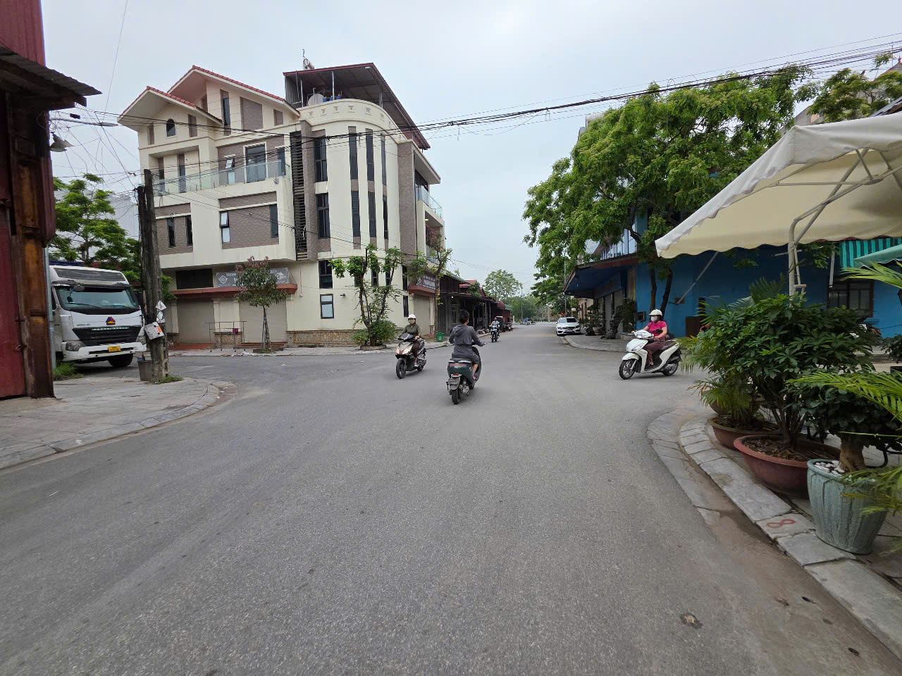 Diện tích: 85 m2 mt  5 mét giá 4 tỷ <br> Pháp lý: Sổ đỏ chính chủ, sang tên nhanh chóng<br>  Loại đất: - Ảnh chính