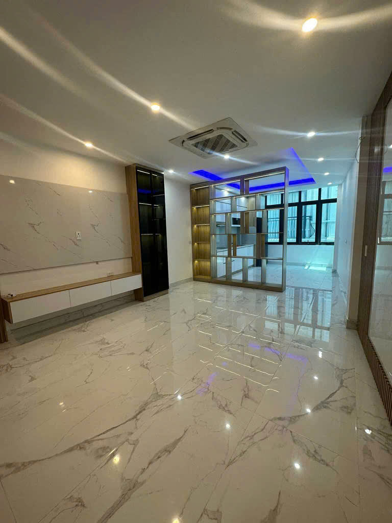 Bán nhà Nguyễn Văn Cừ 37m2 , 5 tầng, 20m ra phố, ngõ thông, full nội thất - giá nhỉnh 7 tỷ - Ảnh 1